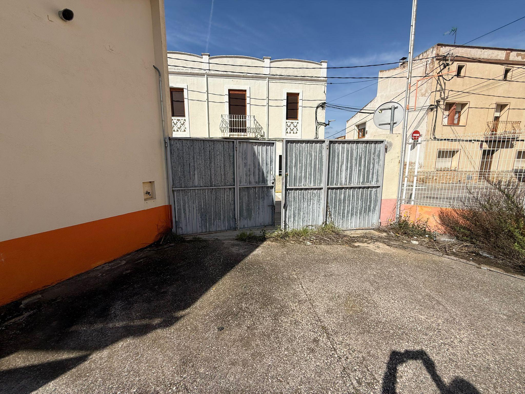 Imagen 3 Local Comercial en alquiler en Llorenç Del Penedès / En el mismo centro del Pueblo.