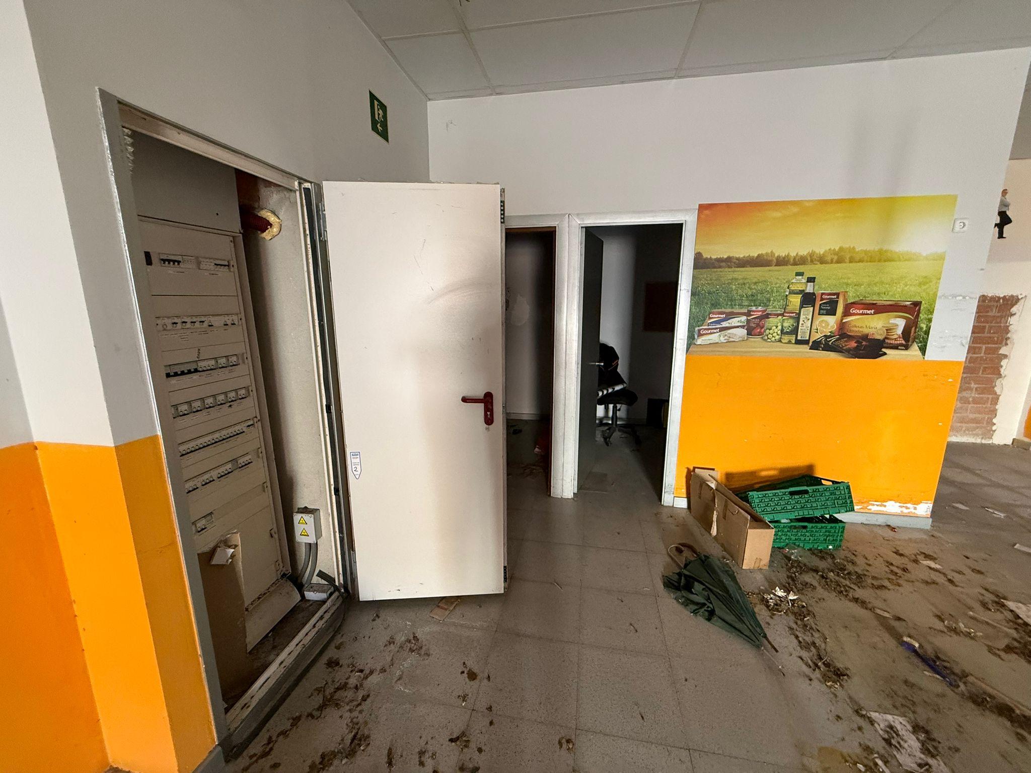 Imagen 8 Local Comercial en alquiler en Llorenç Del Penedès / En el mismo centro del Pueblo.