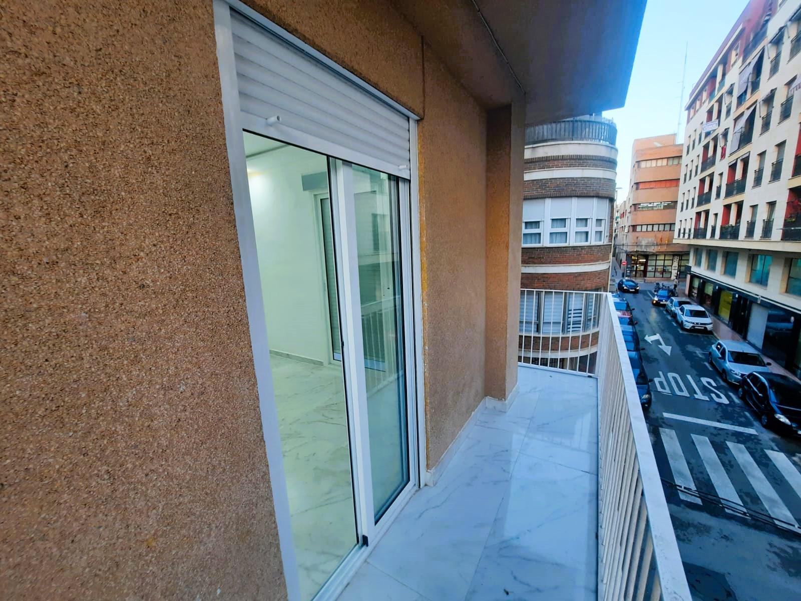 Imagen 21 Apartamento en venta en Santa Pola / Piso céntrico junto al castillo y estación