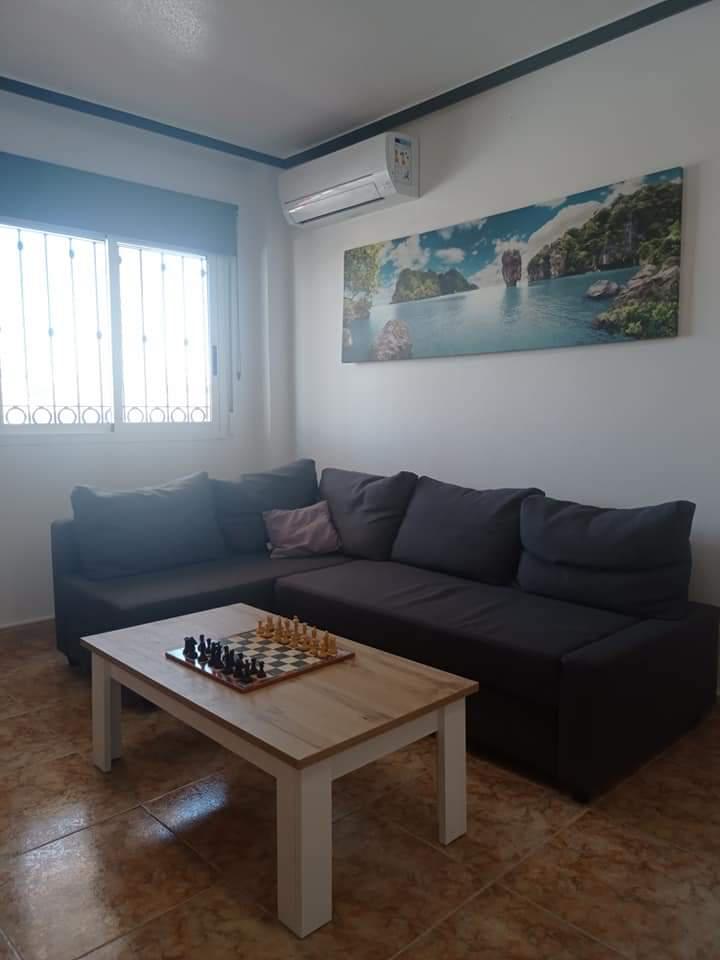 Imagen 3 Apartamento en venta en Orihuela / Punta prima, zona residencial próxima a la costa.