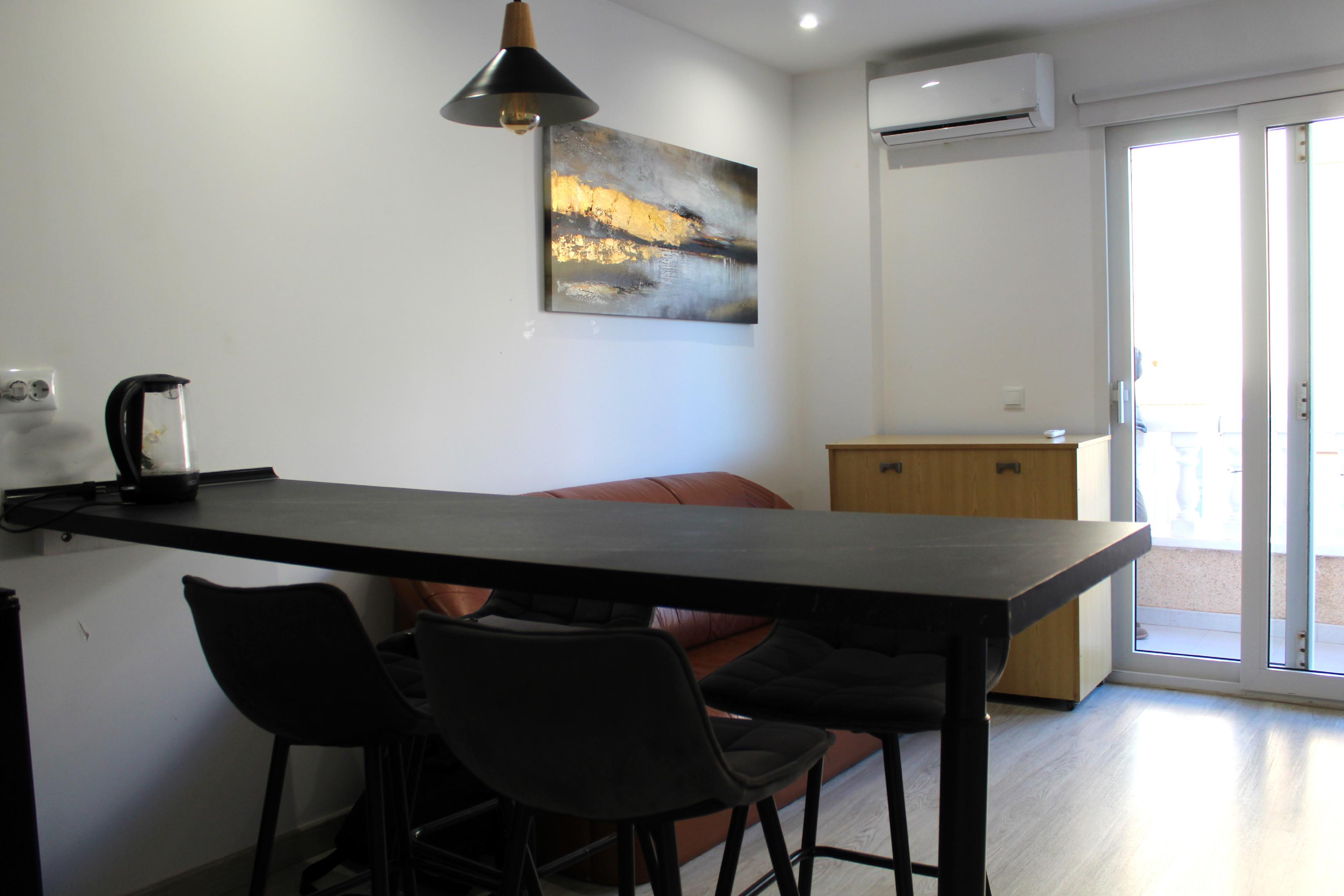 Imagen 2 Apto. Playa en venta en Torrevieja / Apartamento a pie de playa en zona de los locos.