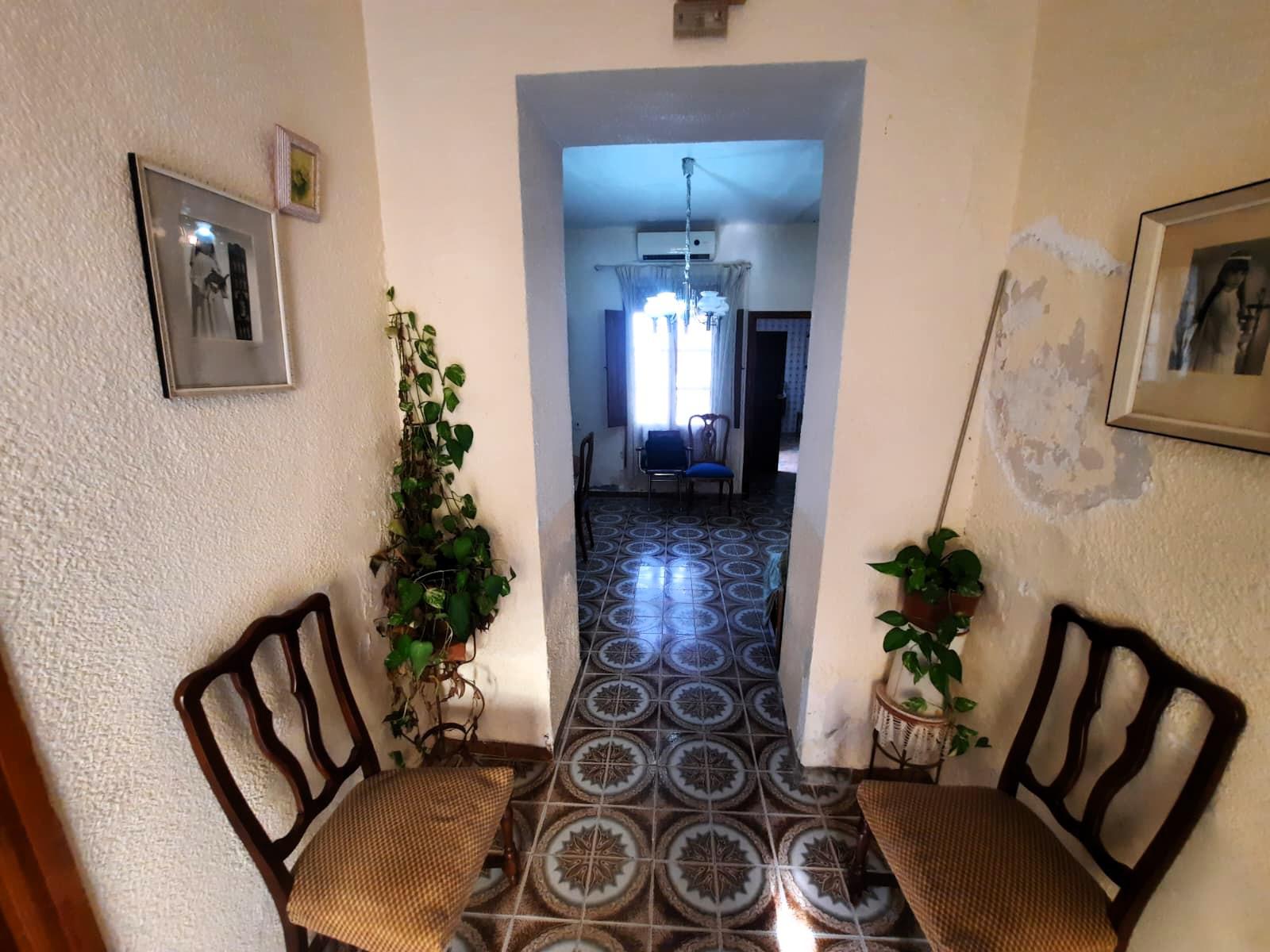 Imagen 2 Casa Aislada en venta en Orihuela / Vivienda amplia junto al entorno de la pedrera.