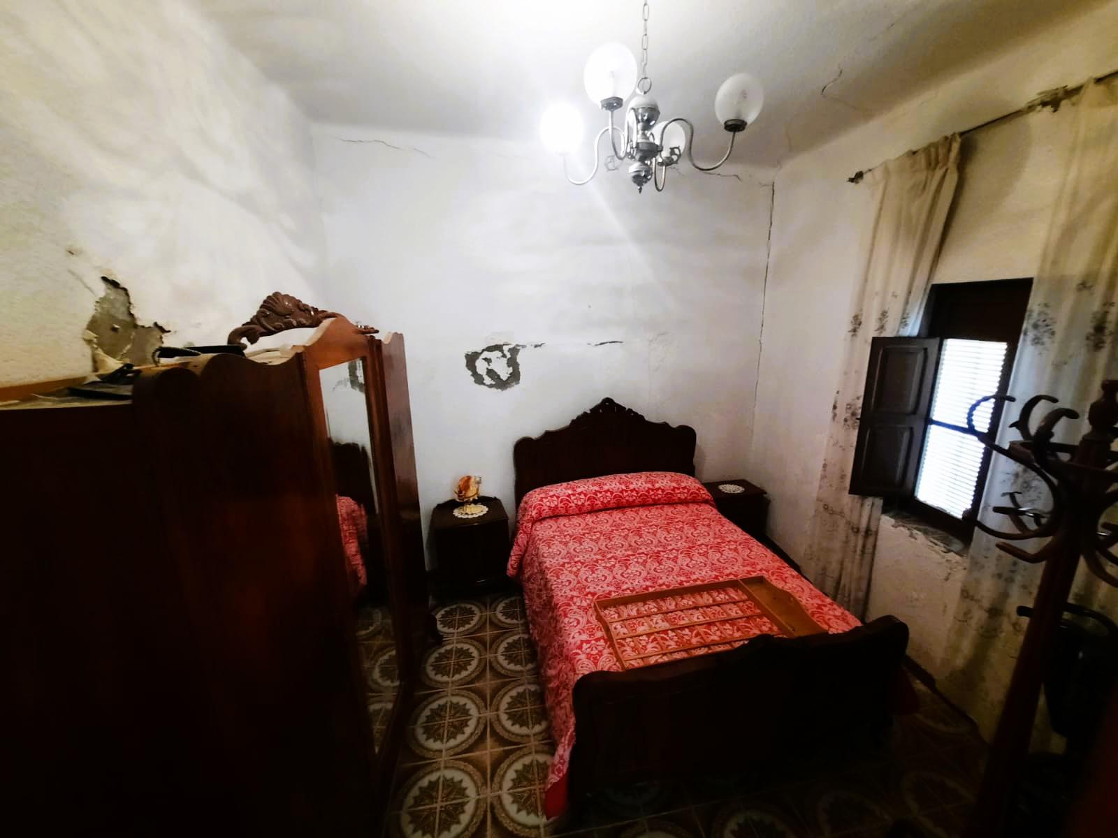 Imagen 7 Casa Aislada en venta en Orihuela / Vivienda amplia junto al entorno de la pedrera.