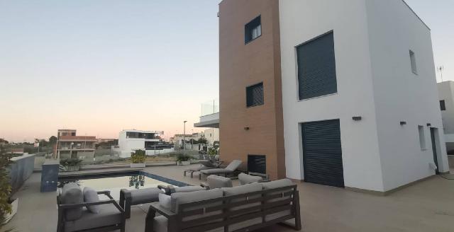 Imagen 4 Inmueble 299998 - Casa Aislada en venta en Orihuela / Exclusiva villa en Dehesa de Campoamor.