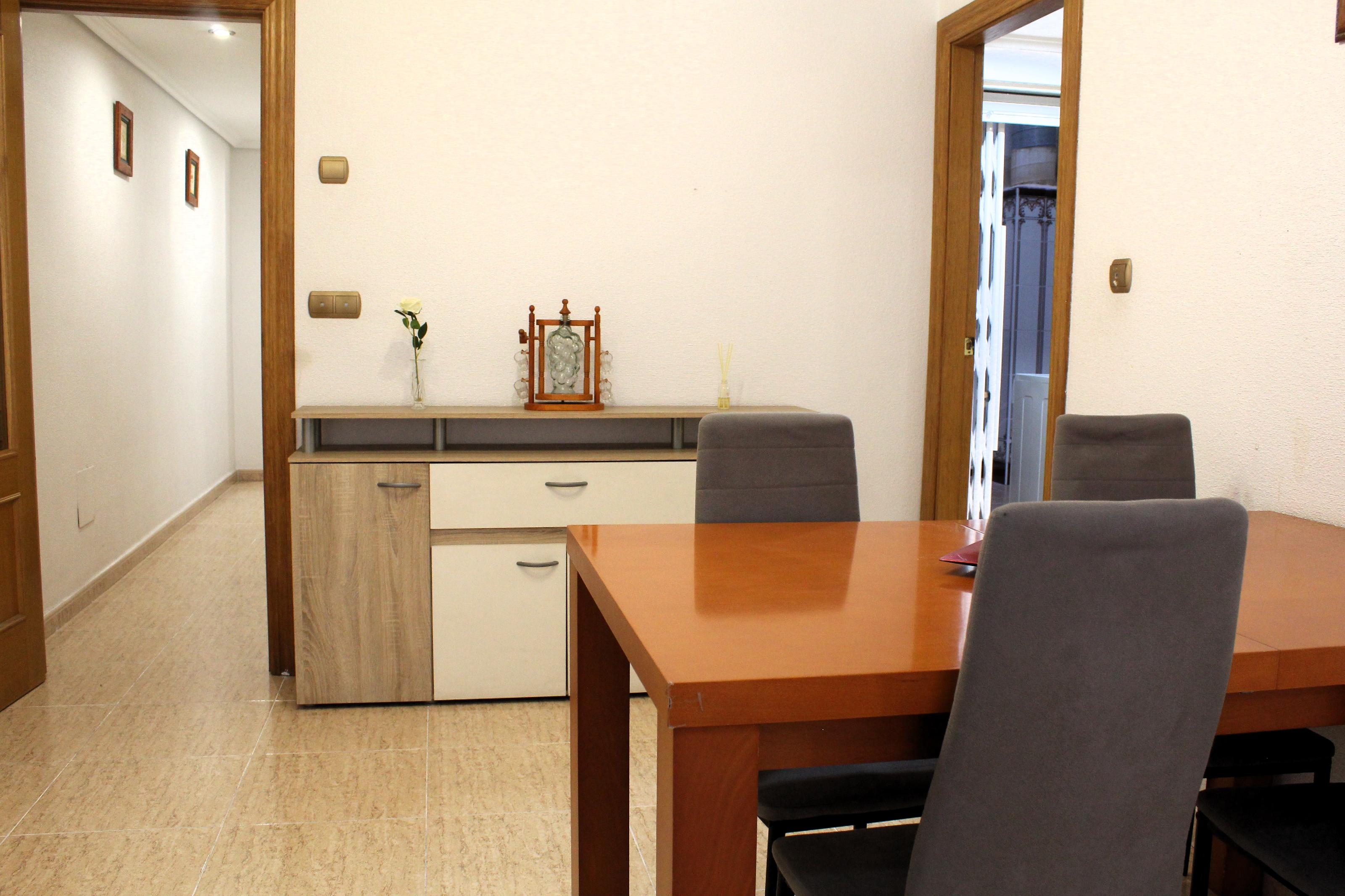 Imagen 3 Apartamento en venta en Torrevieja / Ramon Gallud, en el corazón de Torrevieja