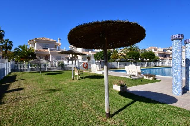 Imagen 2 Inmueble 302696 - Casa Adosada en venta en Orihuela / Playa flamenca, junto a la zenia boulevard y servicios.