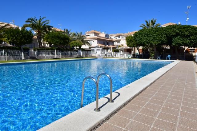 Imagen 1 Inmueble 302696 - Casa Adosada en venta en Orihuela / Playa flamenca, junto a la zenia boulevard y servicios.