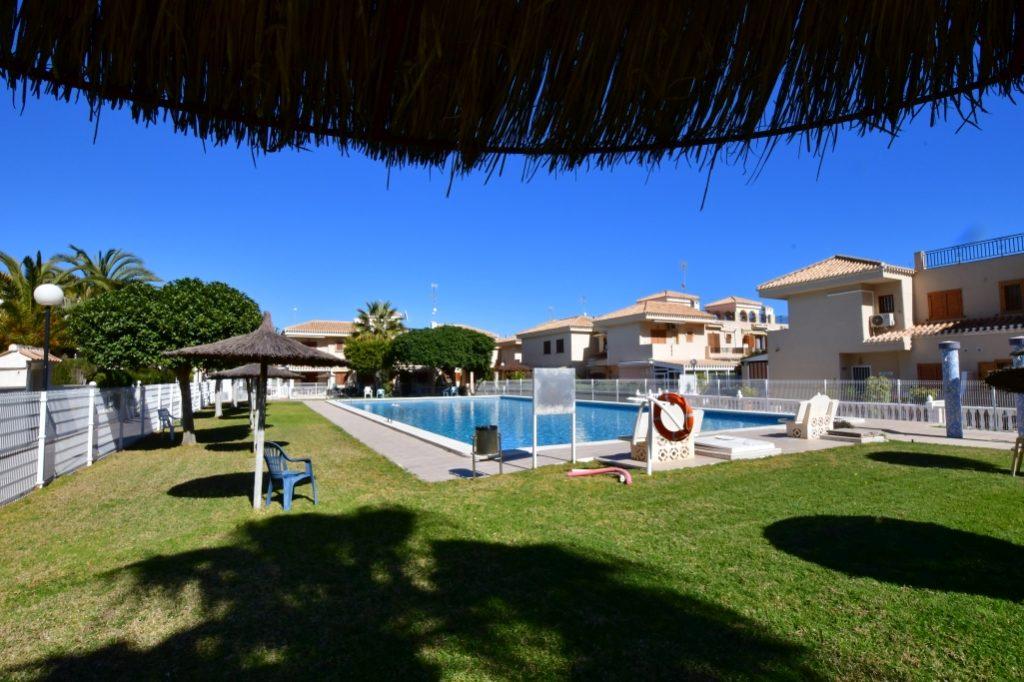 Imagen 19 Casa Adosada en venta en Orihuela / Playa flamenca, junto a la zenia boulevard y servicios.