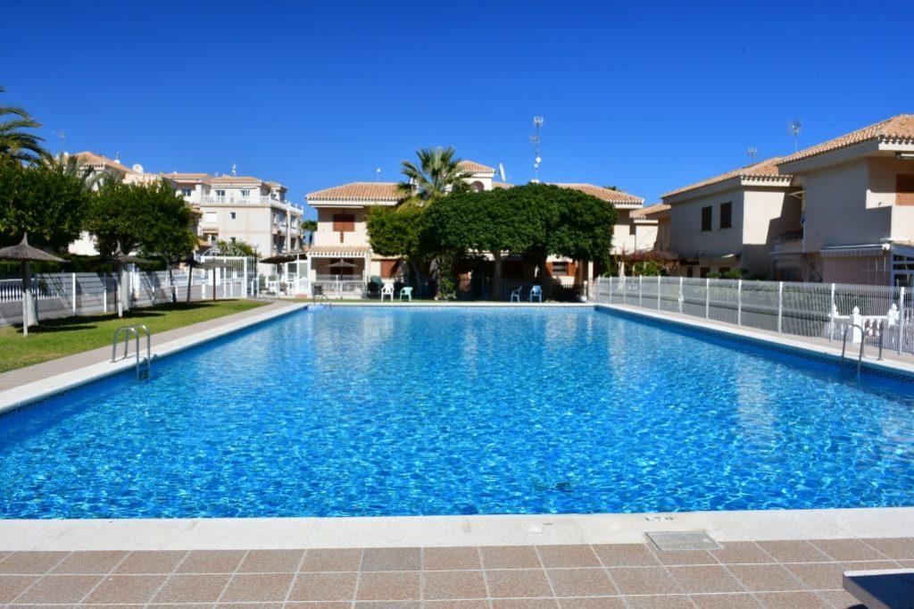 Imagen 20 Casa Adosada en venta en Orihuela / Playa flamenca, junto a la zenia boulevard y servicios.