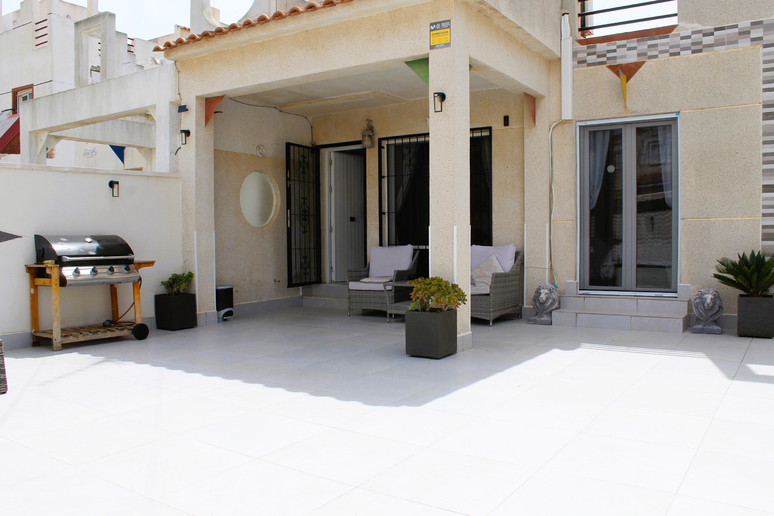 Imagen 1 Casa Aislada en venta en Torrevieja / Vivienda unifamiliar en urb. Torreta 3, Torrevieja.