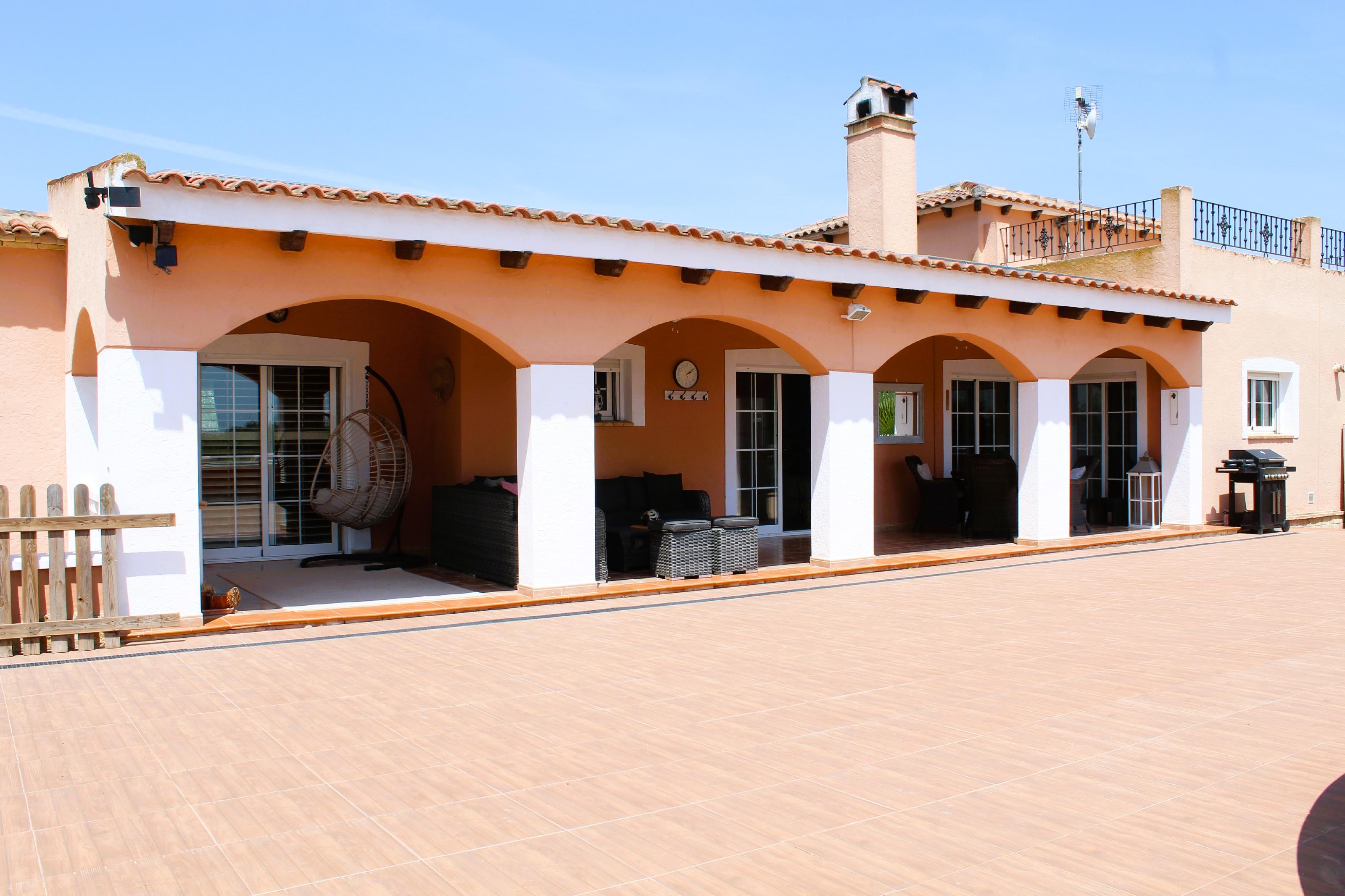 Imagen 3 Casa Aislada en venta en Dolores / Chalet independiente con gran parcela en Dolores.