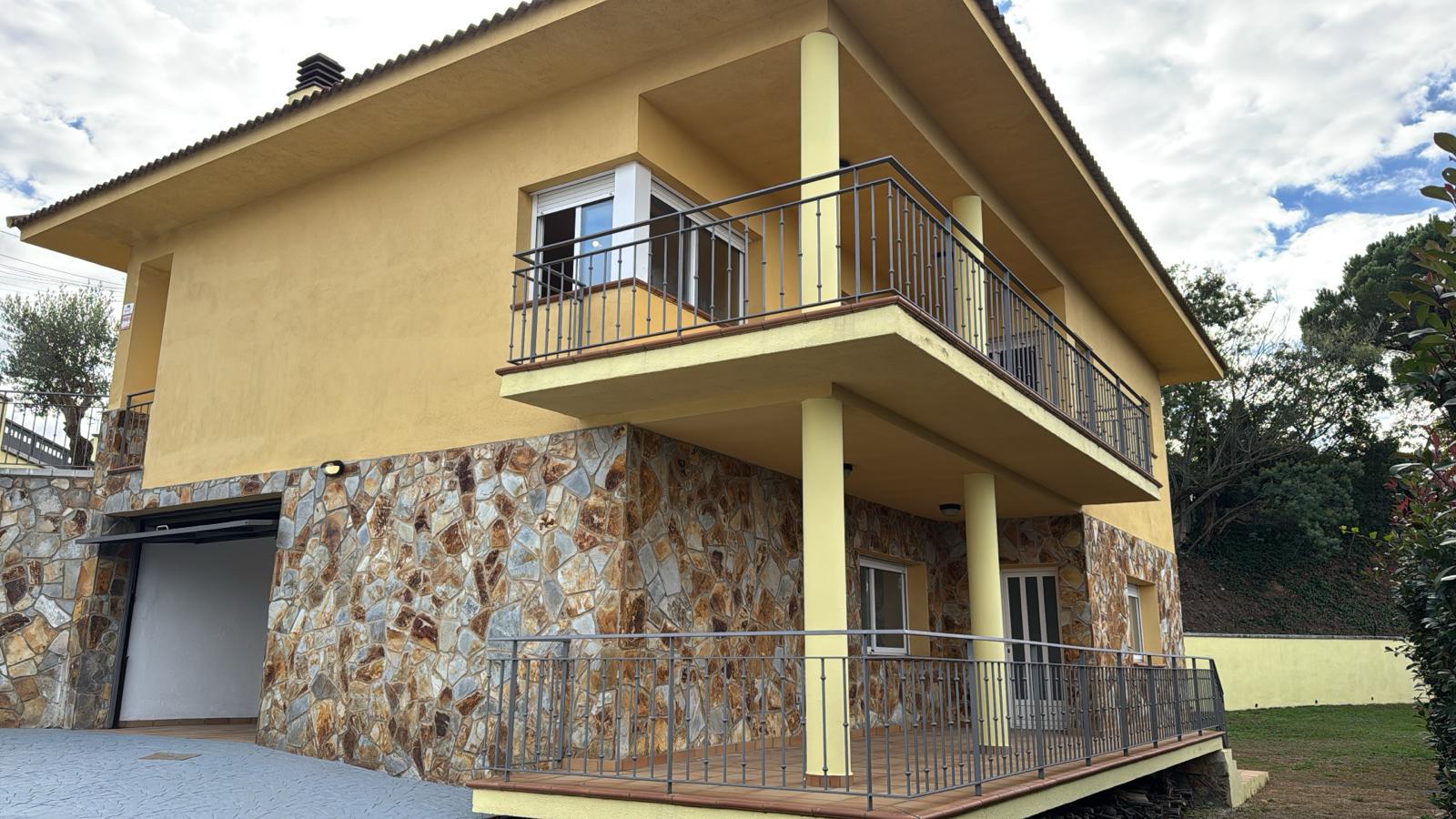 Imagen 1 Casa Aislada en venta en Fogars De La Selva / Fogars de la Selva Urbanización Parque de lo...