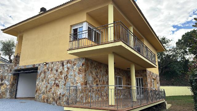 Imagen 1 Inmueble 299298 - Casa Aislada en venta en Fogars De La Selva / Fogars de la Selva Urbanización Parque de lo...