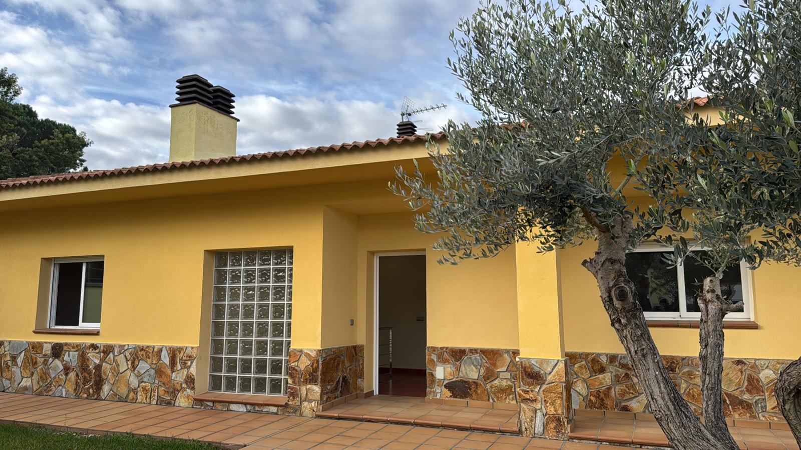 Imagen 5 Casa Aislada en venta en Fogars De La Selva / Fogars de la Selva Urbanización Parque de lo...