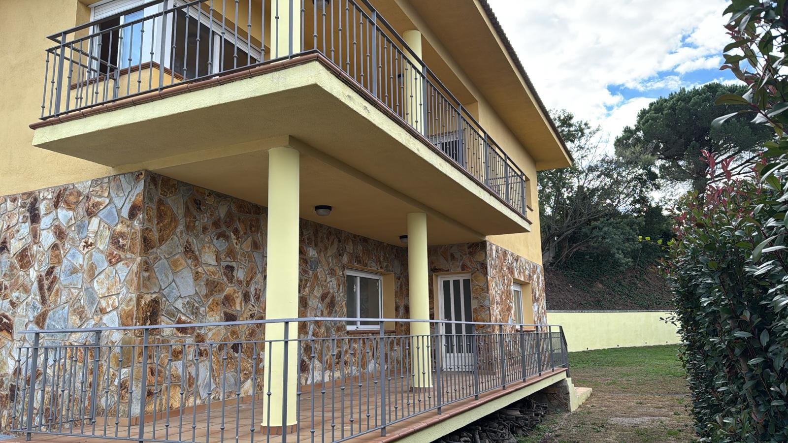 Imagen 2 Casa Aislada en venta en Fogars De La Selva / Fogars de la Selva Urbanización Parque de lo...