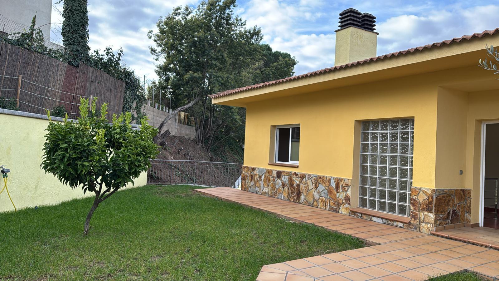 Imagen 9 Casa Aislada en venta en Fogars De La Selva / Fogars de la Selva Urbanización Parque de lo...