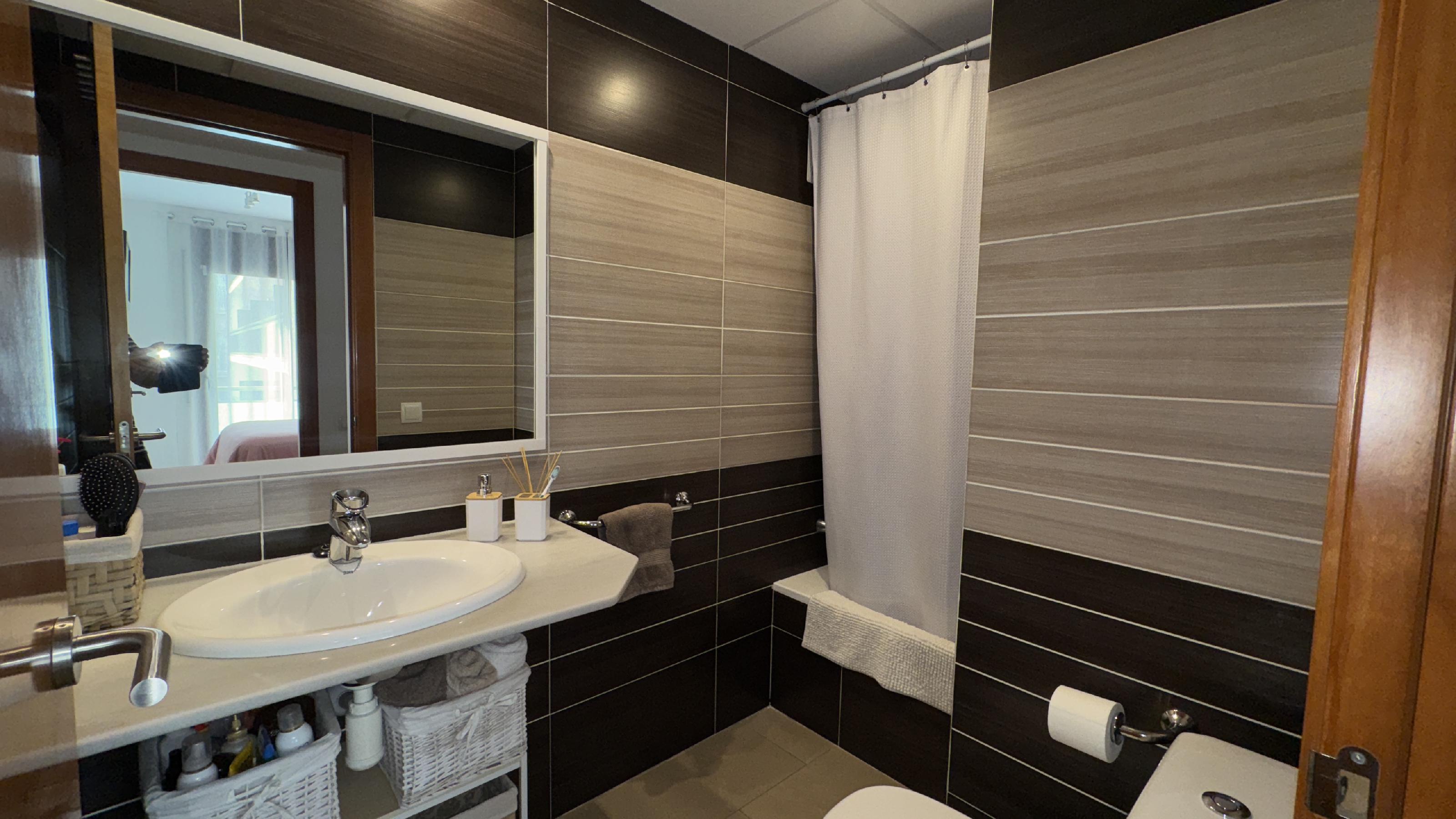 Imagen 10 Apto. Playa en venta en Lloret De Mar / A 200 metros de la playa