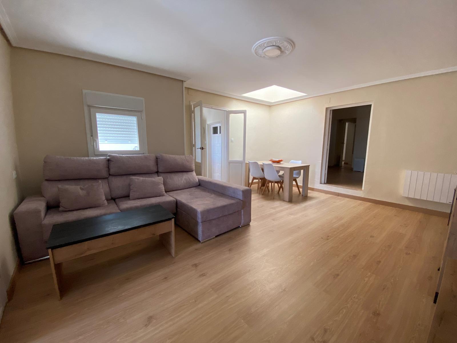 Imagen 3 Apartamento en alquiler en Cáceres / Zona del casco antiguo 