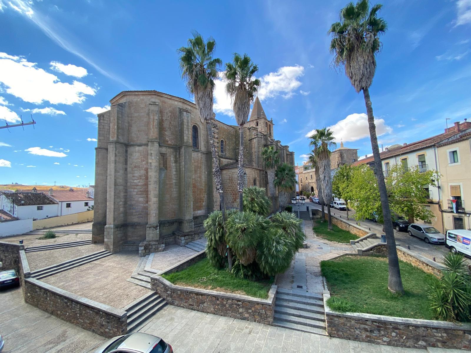 Imagen 1 Apartamento en alquiler en Cáceres / Zona del casco antiguo 