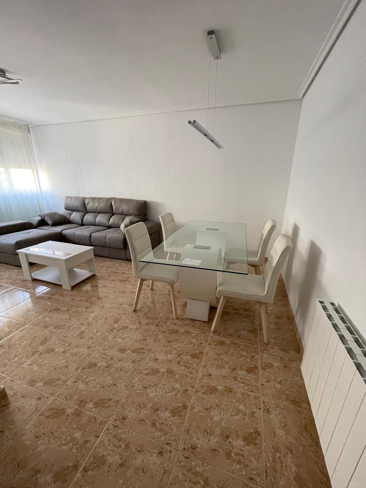 Imagen 3 Apartamento en alquiler en Cáceres / Zona de Múltiples-Biblioteca