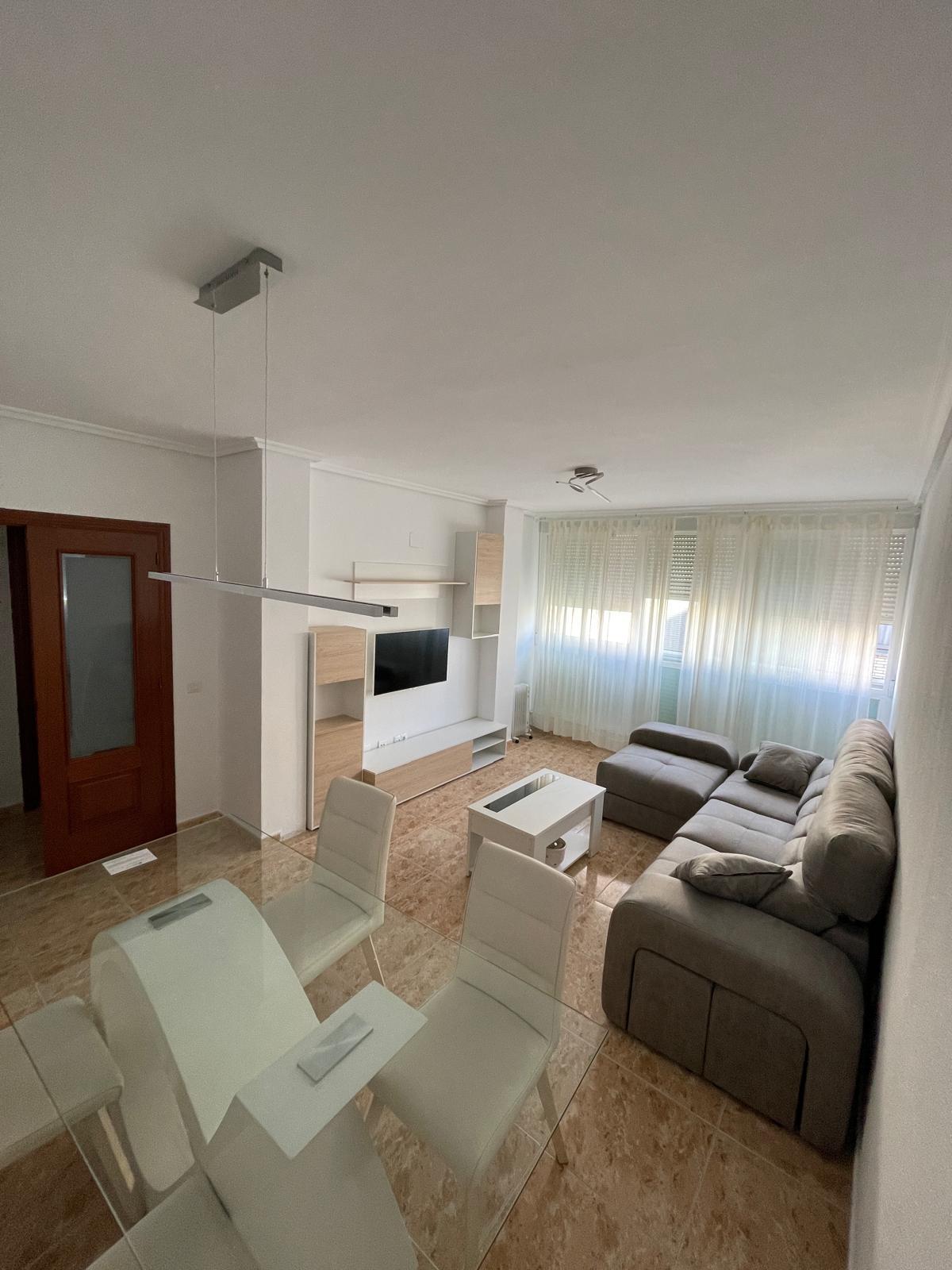 Imagen 2 Apartamento en alquiler en Cáceres / Zona de Múltiples-Biblioteca