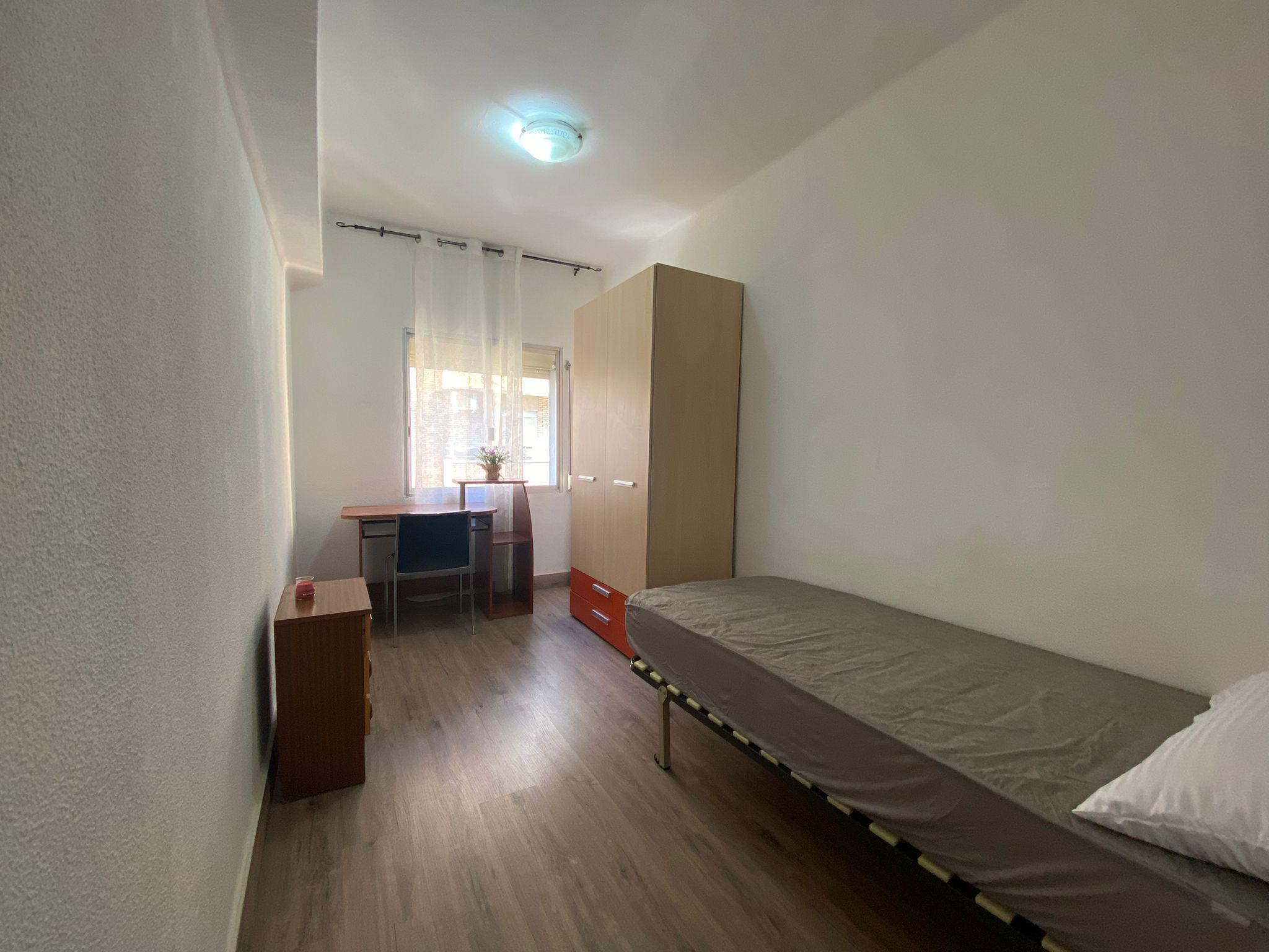 Imagen 17 Apartamento en alquiler en Cáceres / Zona del casco antiguo   