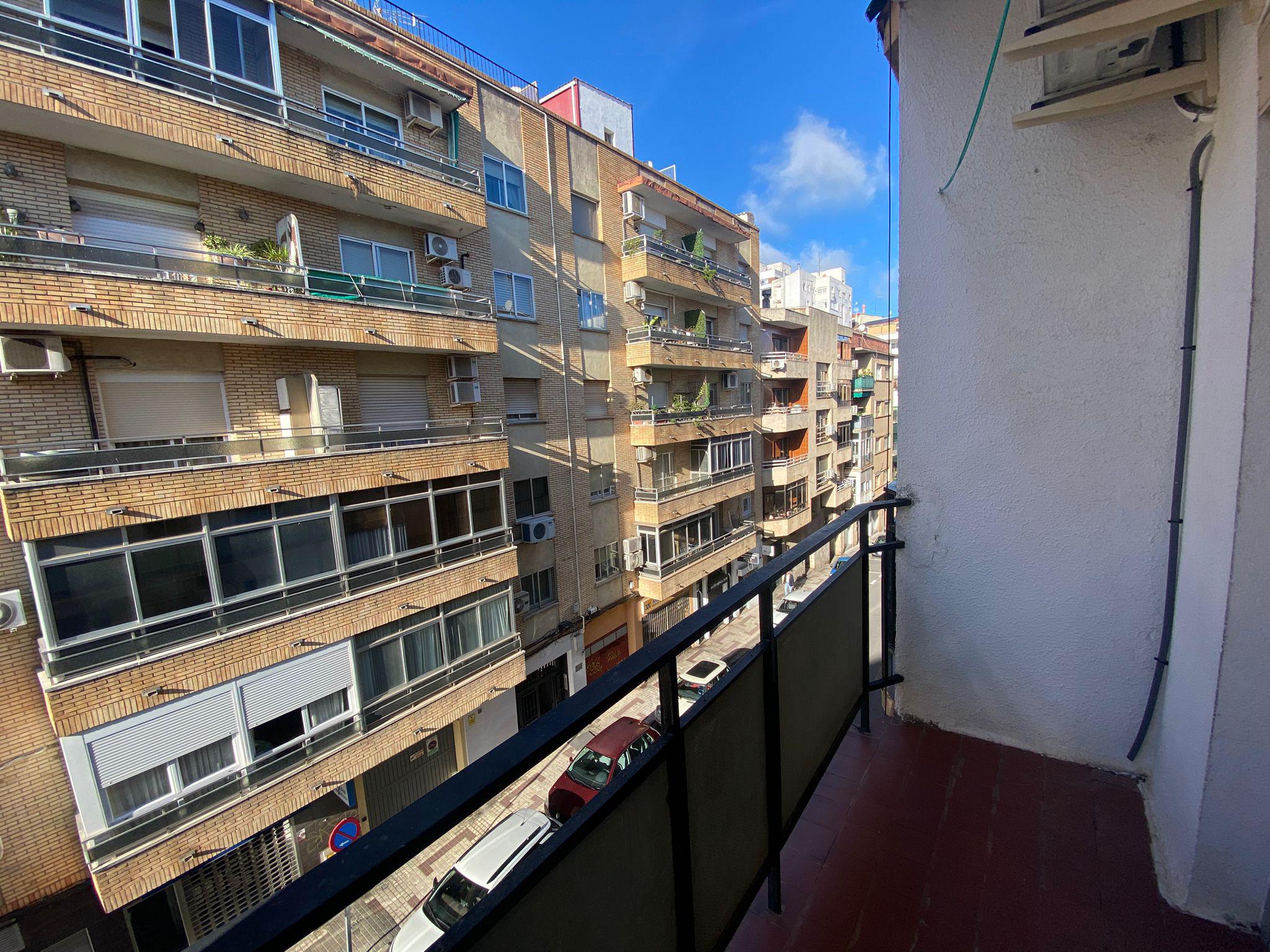 Imagen 1 Apartamento en alquiler en Cáceres / Zona del casco antiguo   