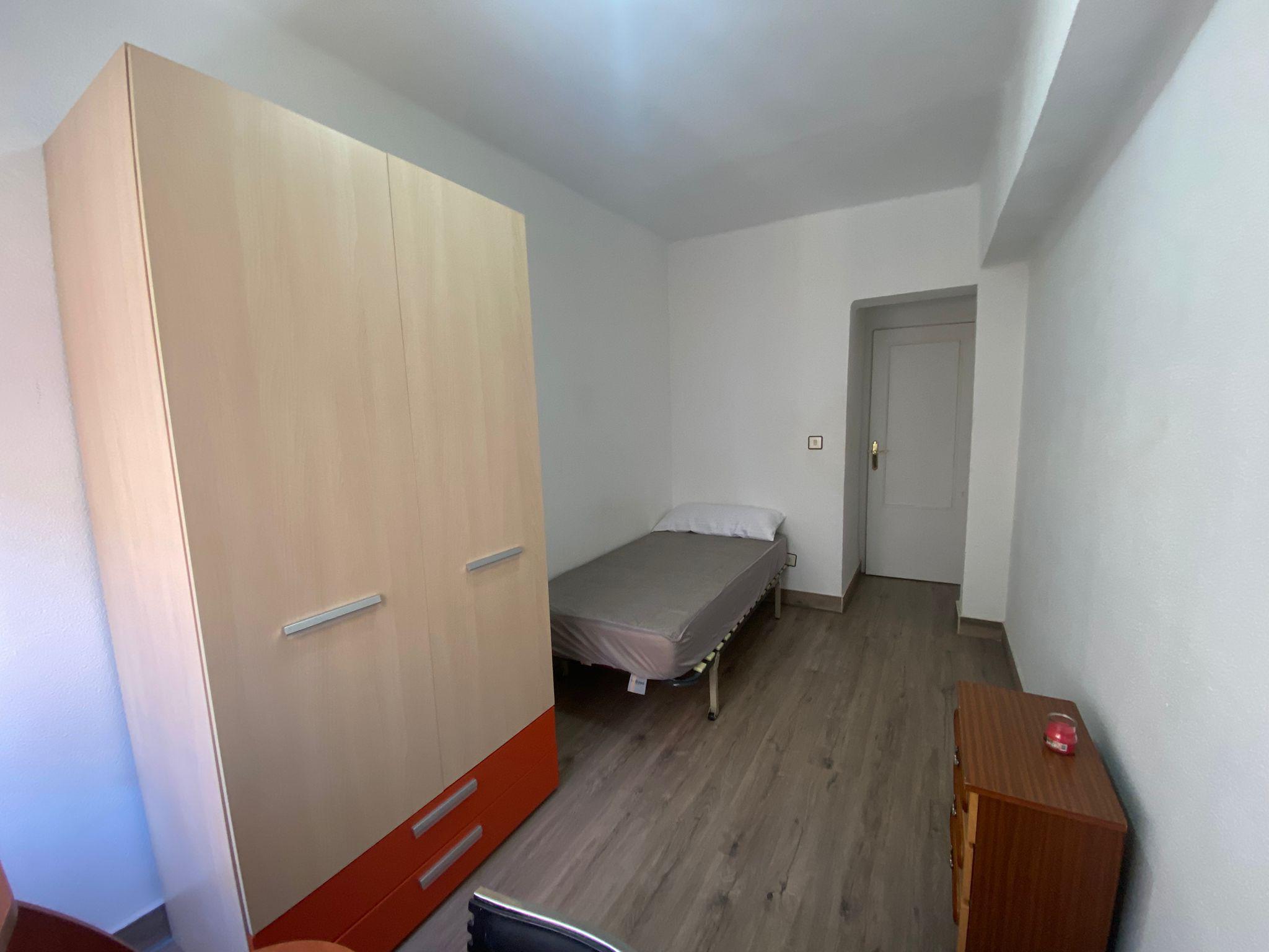 Imagen 18 Apartamento en alquiler en Cáceres / Zona del casco antiguo   