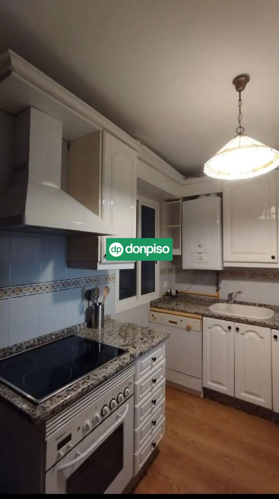 Imagen 4 Apartamento en alquiler en Cáceres / Zona del casco antiguo 