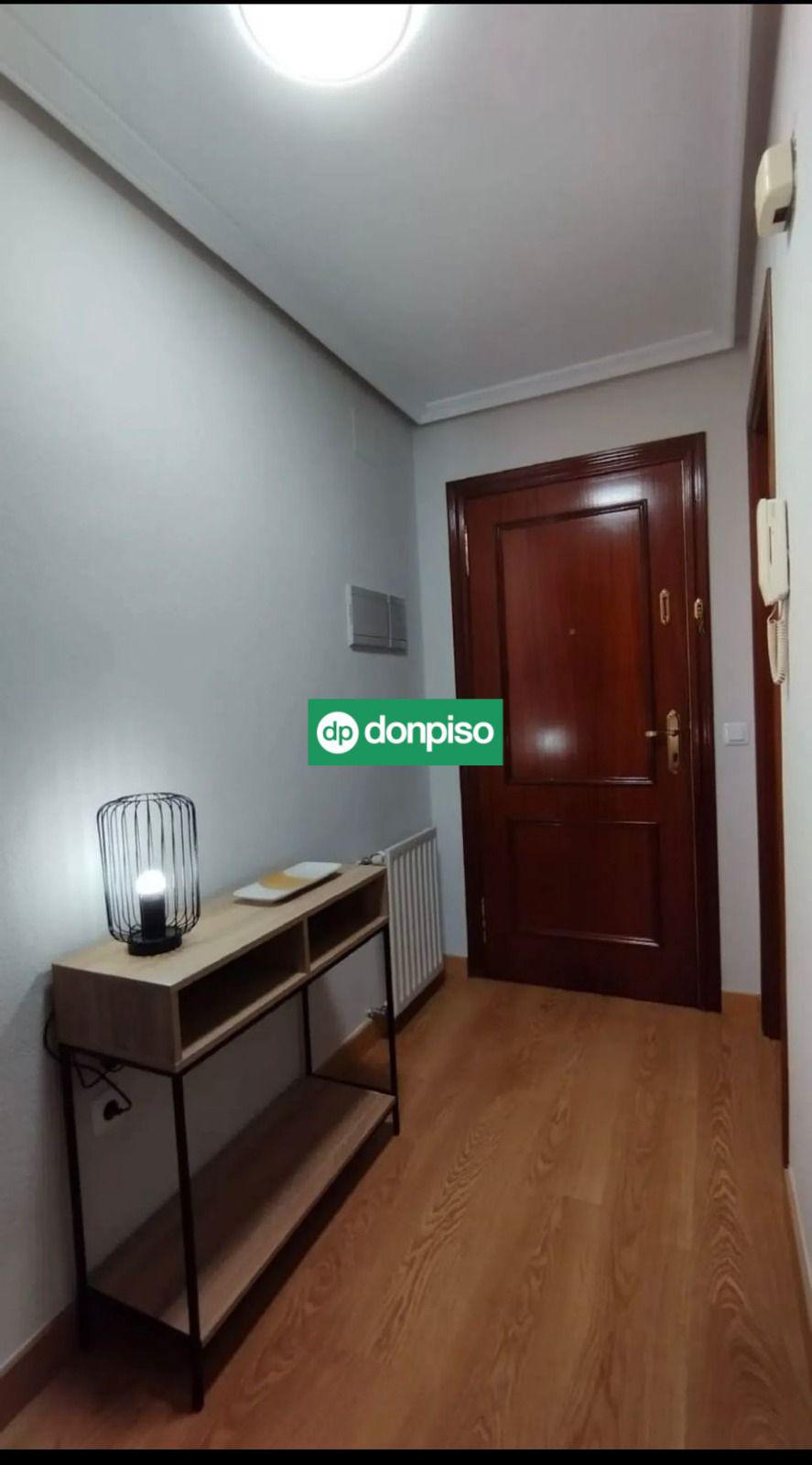 Imagen 2 Apartamento en alquiler en Cáceres / Zona del casco antiguo 