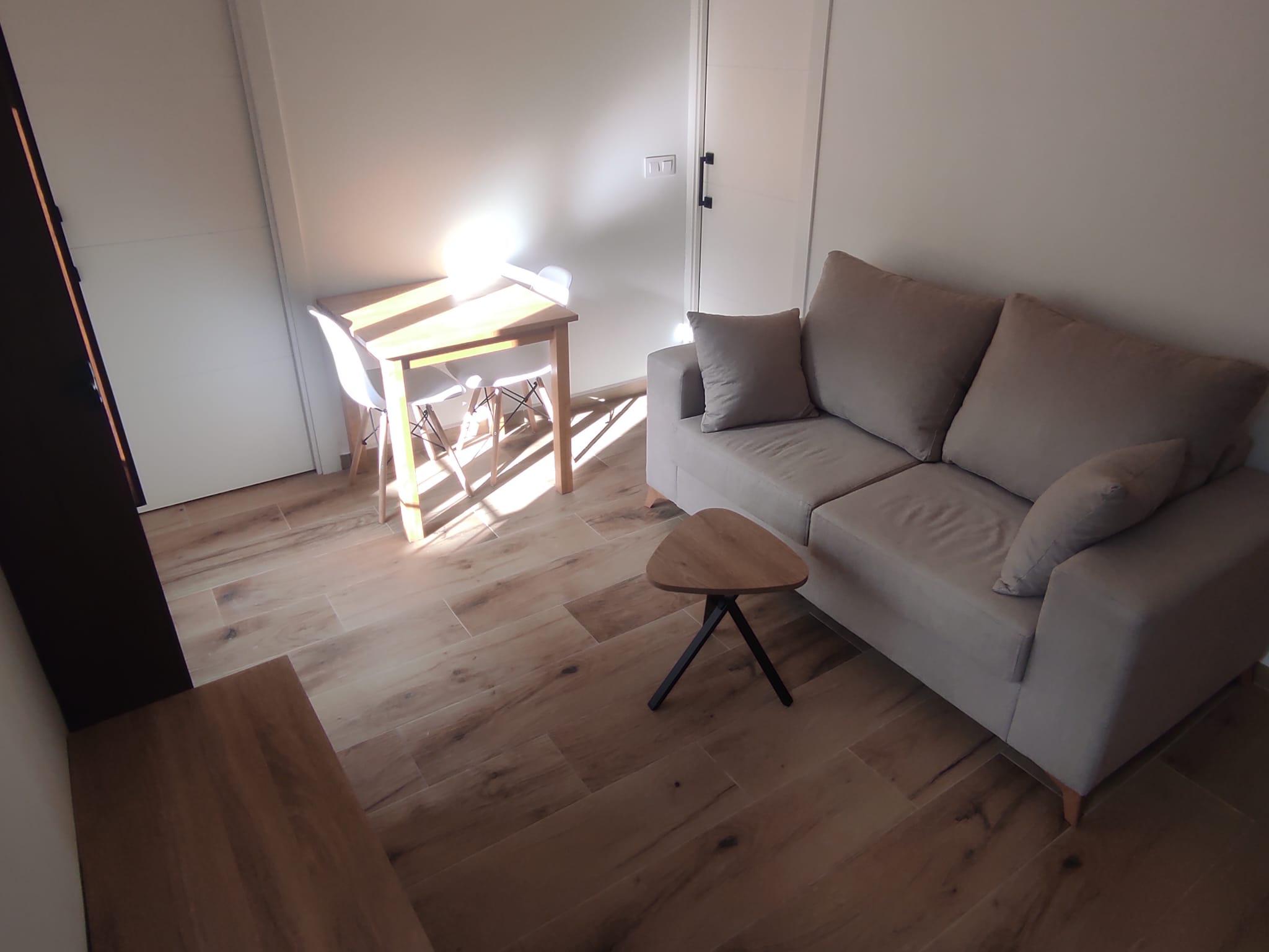 Imagen 4 Apartamento en alquiler en Cáceres / Zona del casco antiguo .