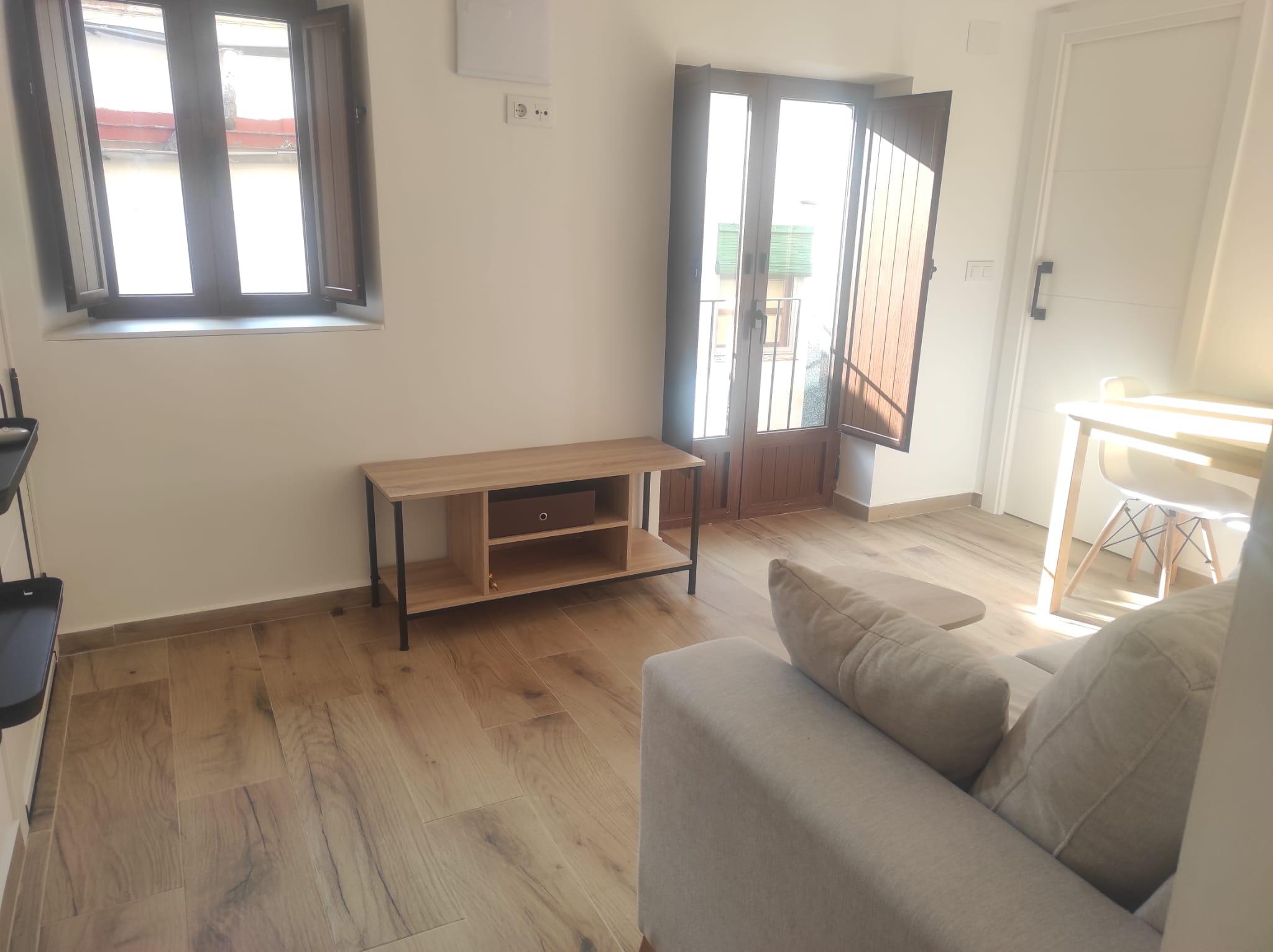 Imagen 2 Apartamento en alquiler en Cáceres / Zona del casco antiguo .