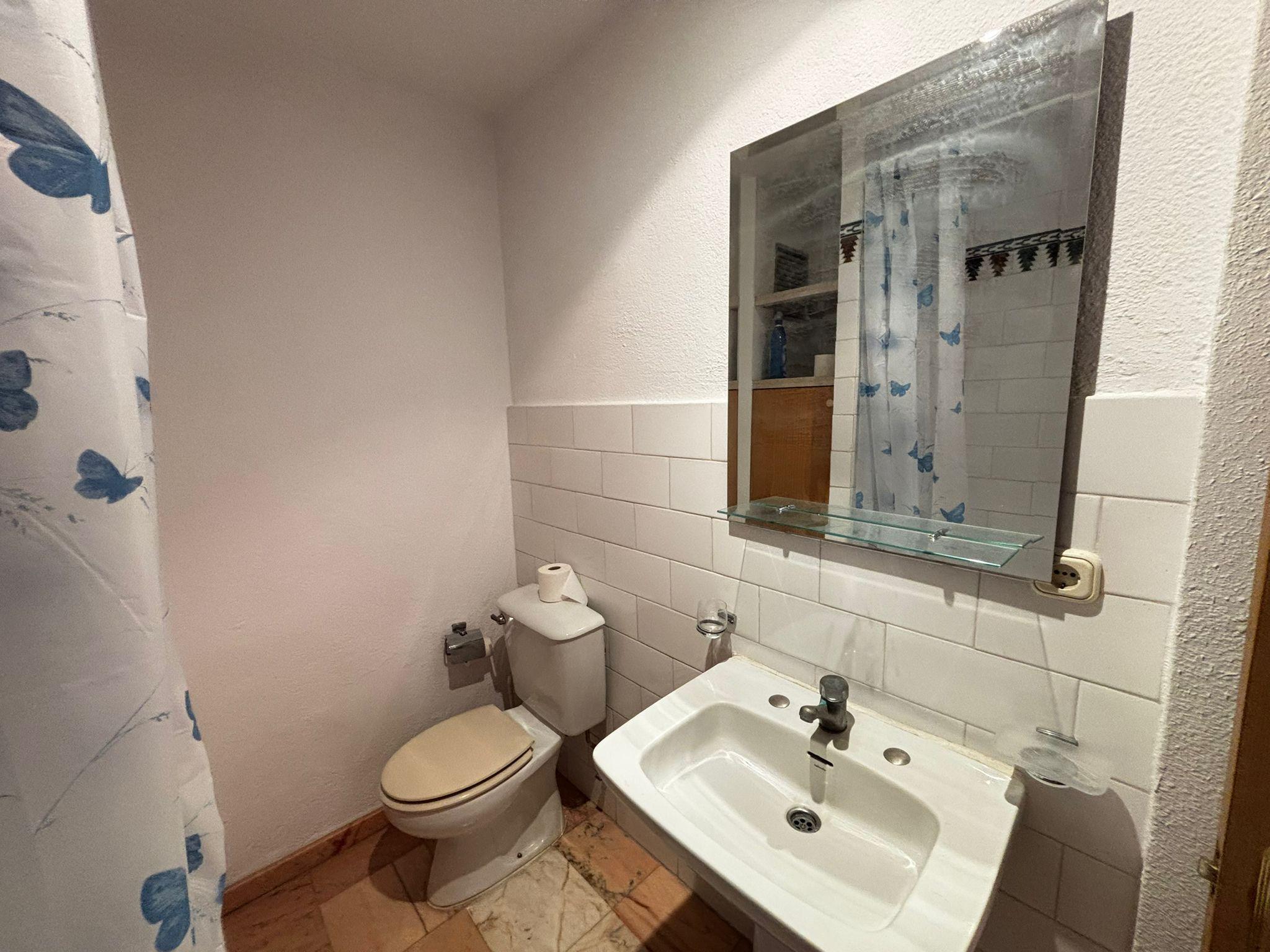 Imagen 12 Estudio en venta en Torremolinos / Estudio en la Carihuela al lado del Pez Espada