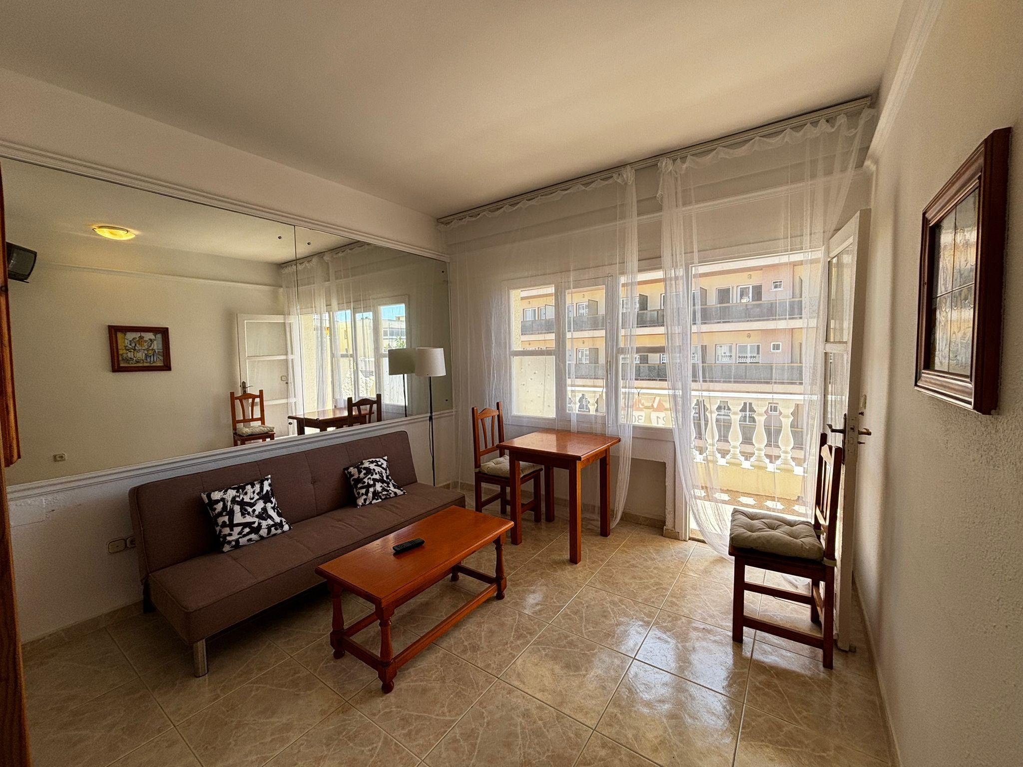 Imagen 2 Estudio en venta en Torremolinos / Estudio en la Carihuela al lado del Pez Espada