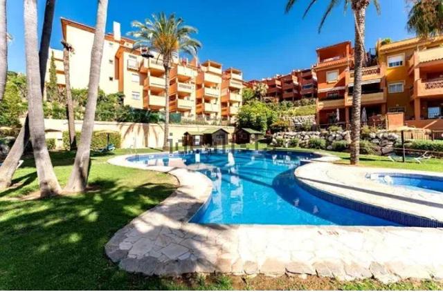 Imagen 2 Inmueble 299788 - Piso en venta en Marbella / Urb. La Reserva de Marbella, entre Elviria y Cabopino