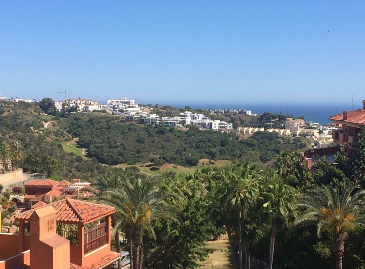 Imagen 4 Piso en venta en Marbella / Urb. La Reserva de Marbella, entre Elviria y Cabopino