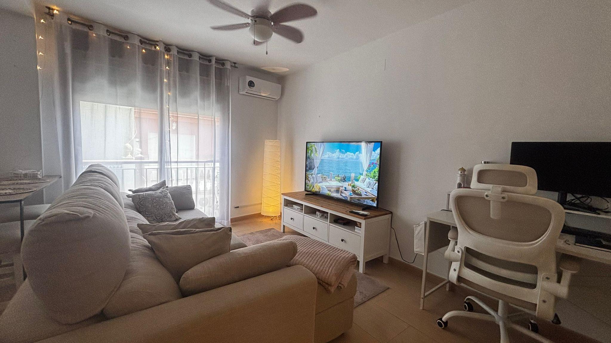 Imagen 2 Apartamento en venta en Benalmádena / A 5 min. de la estación de tren y Palacio de Deportes
