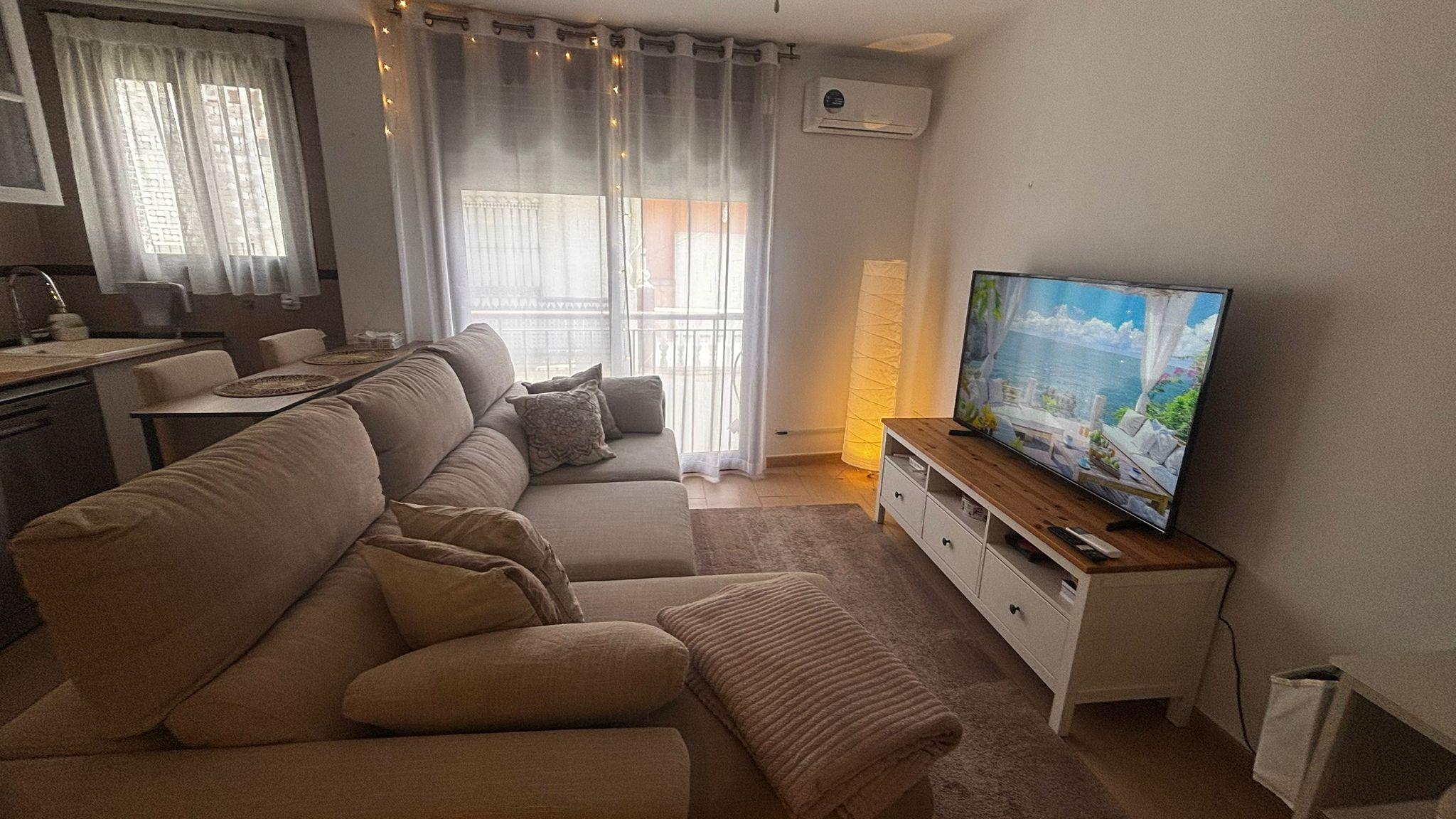 Imagen 3 Apartamento en venta en Benalmádena / A 5 min. de la estación de tren y Palacio de Deportes