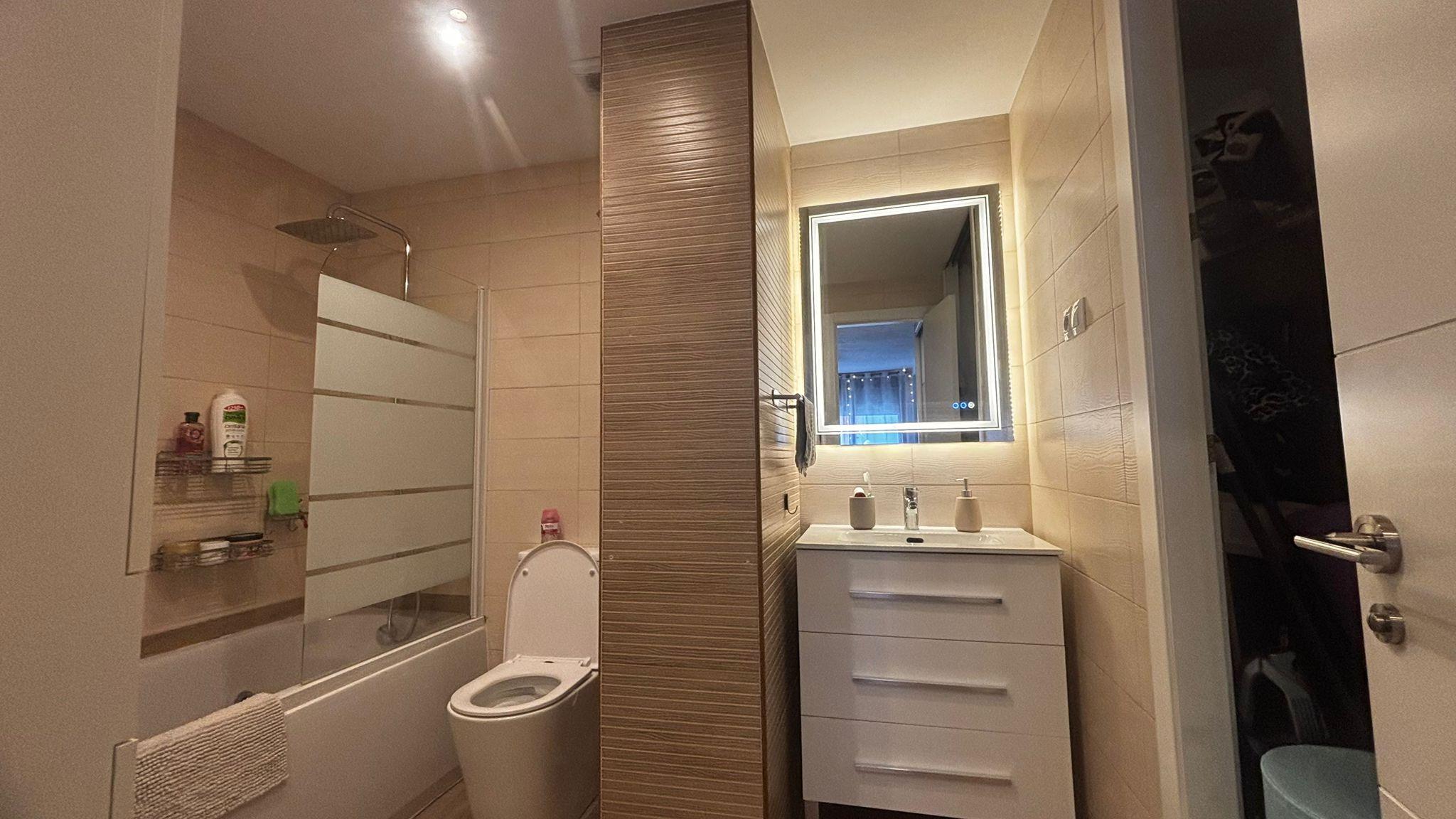 Imagen 15 Apartamento en venta en Benalmádena / A 5 min. de la estación de tren y Palacio de Deportes