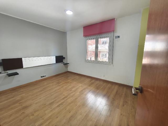 Imagen 3 Inmueble 291688 - Piso en venta en Barcelona / Pou junto Tissó