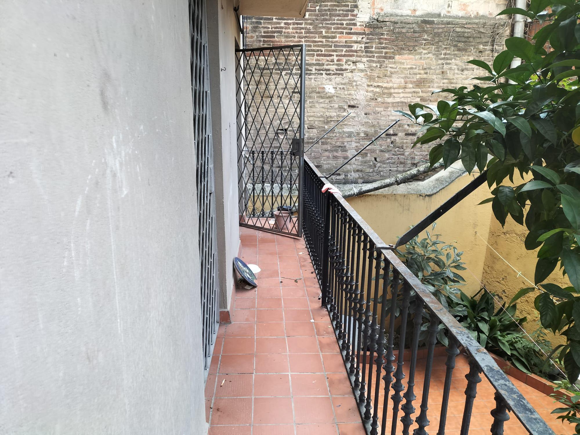 Imagen 1 Piso en venta en Barcelona / Consell de Cent 