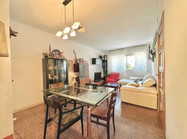 Imagen 4 Inmueble 294682 - Piso en venta en Barcelona / En plena Plaça del Guinardó.