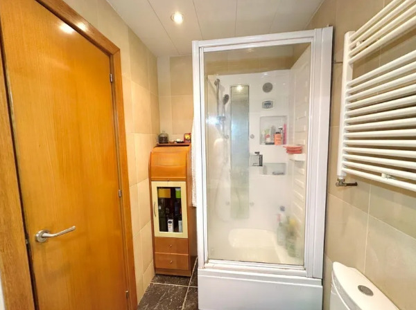 Imagen 10 Inmueble 294682 - Piso en venta en Barcelona / En plena Plaça del Guinardó.