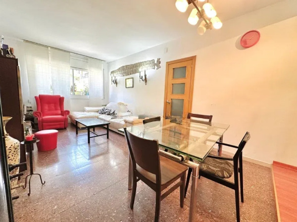 Imagen 13 Piso en venta en Barcelona / En plena Plaça del Guinardó.
