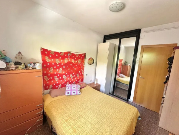 Imagen 23 Piso en venta en Barcelona / En plena Plaça del Guinardó.
