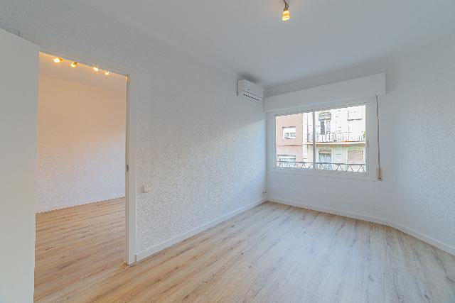 Imagen 10 Inmueble 296583 - Piso en venta en Barcelona / Roger - Portbou