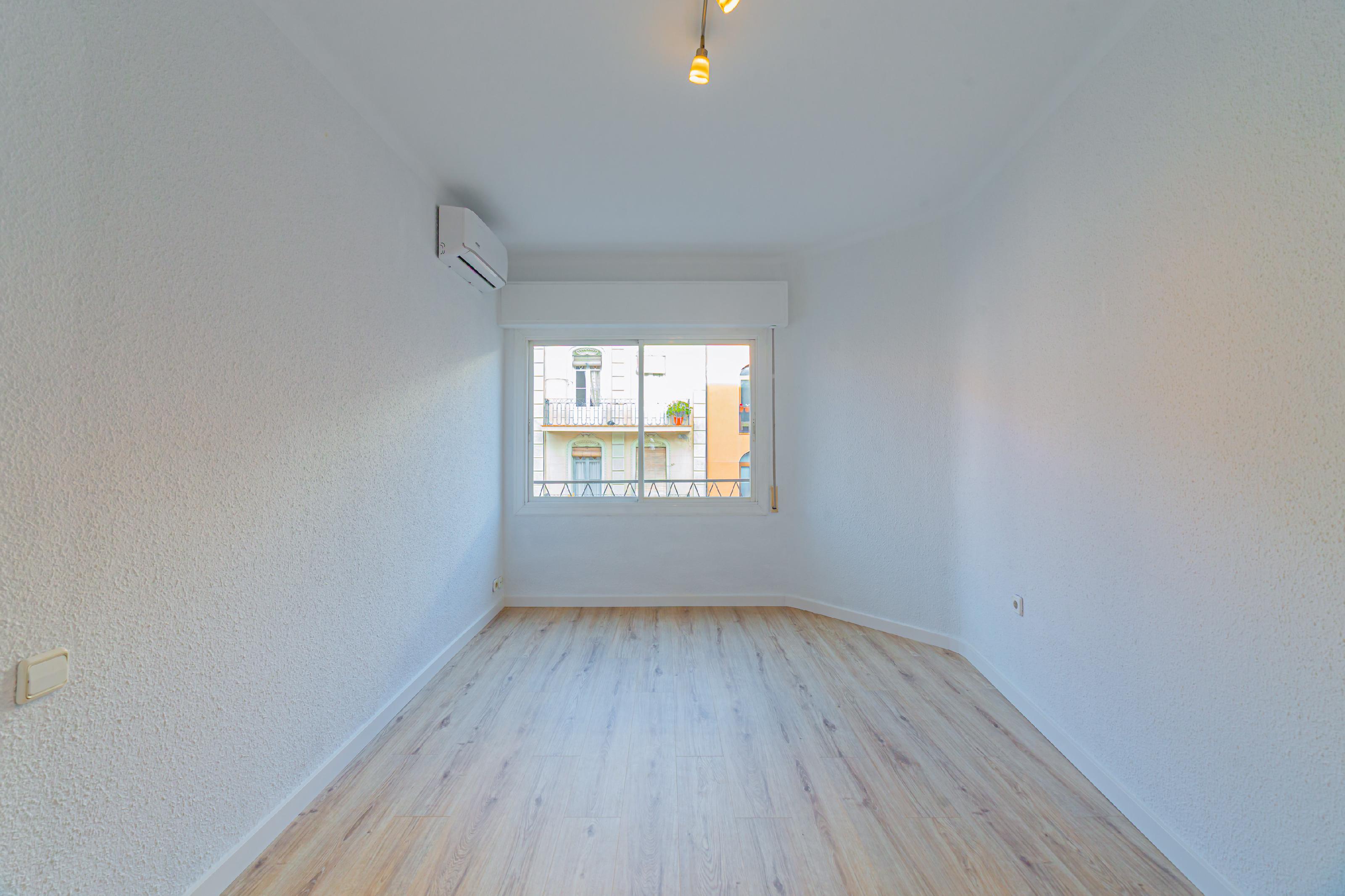 Imagen 3 Piso en venta en Barcelona / Roger - Portbou