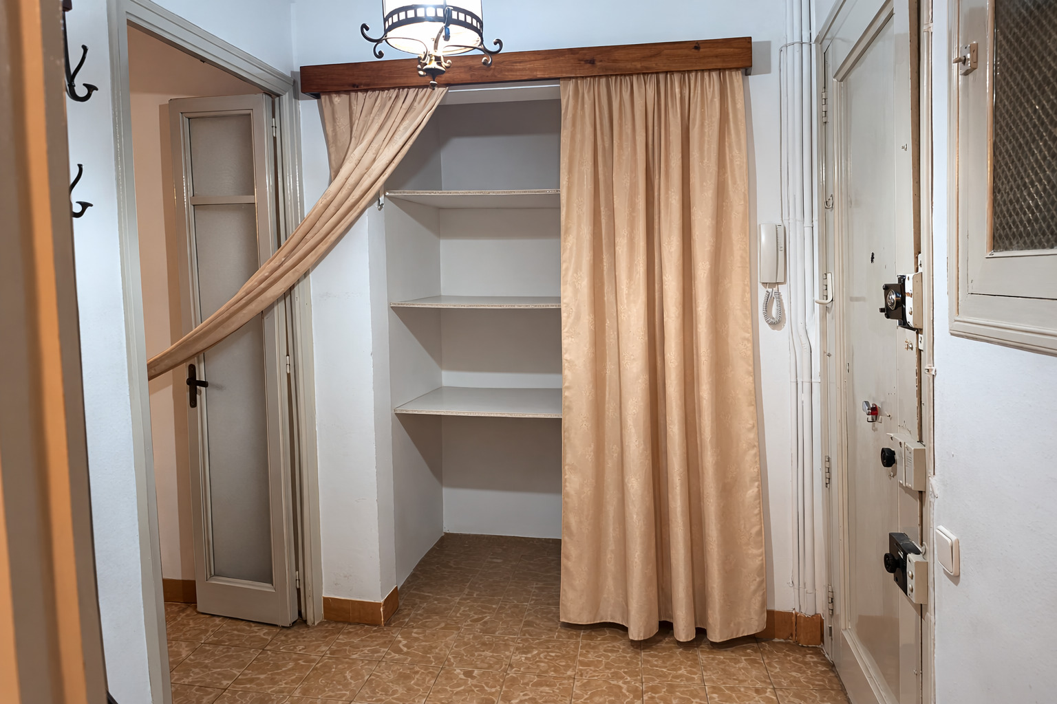 Imagen 11 Piso en venta en Barcelona / Sant Pau - Paralel