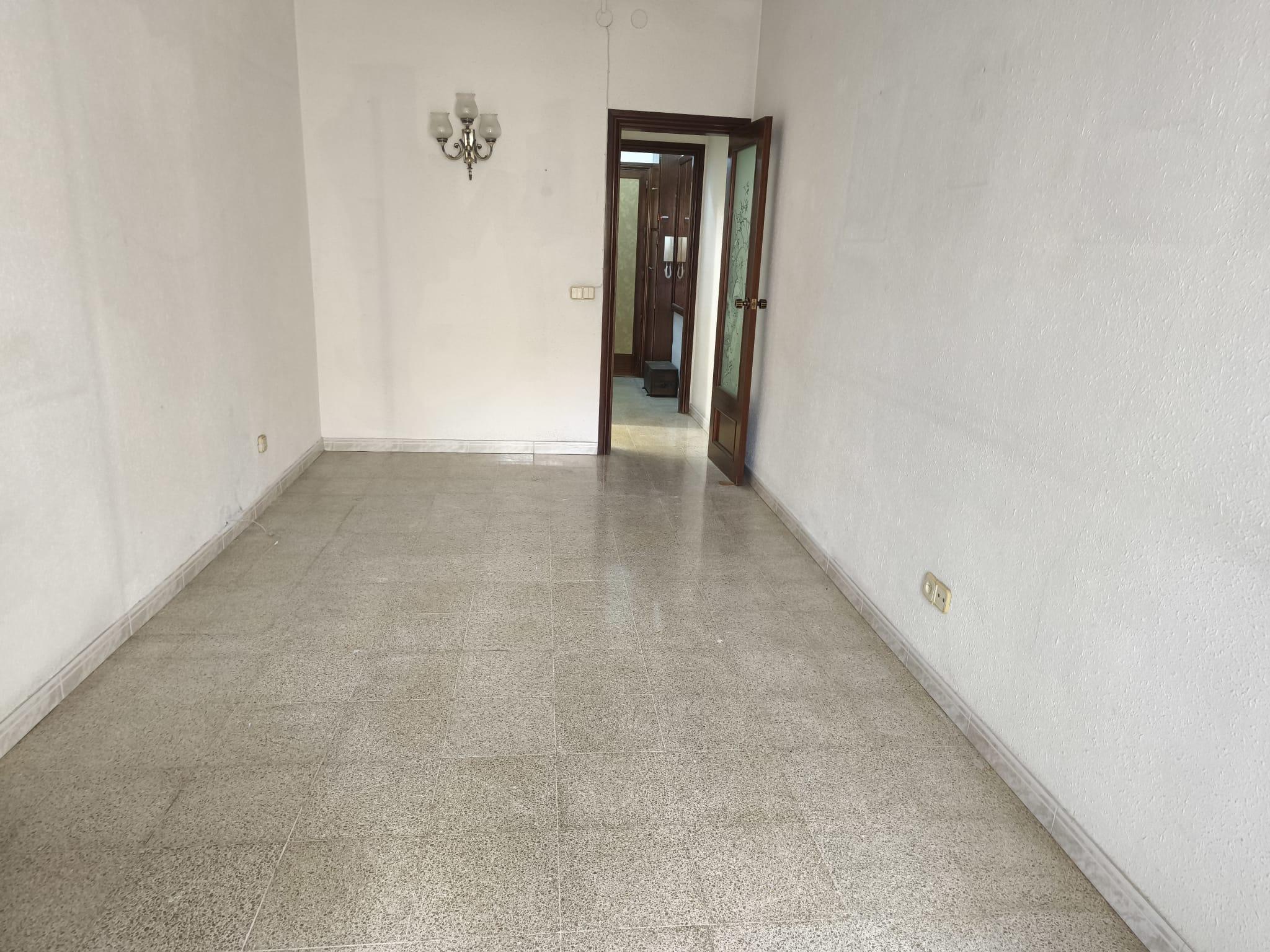 Imagen 3 Planta Baja en venta en Barcelona / Fontova - Degà Bahí