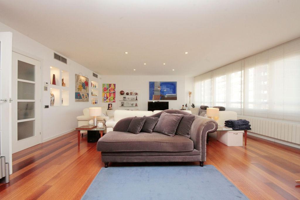 Imagen 3 Piso en venta en Barcelona / Av. Roma - Tarragona